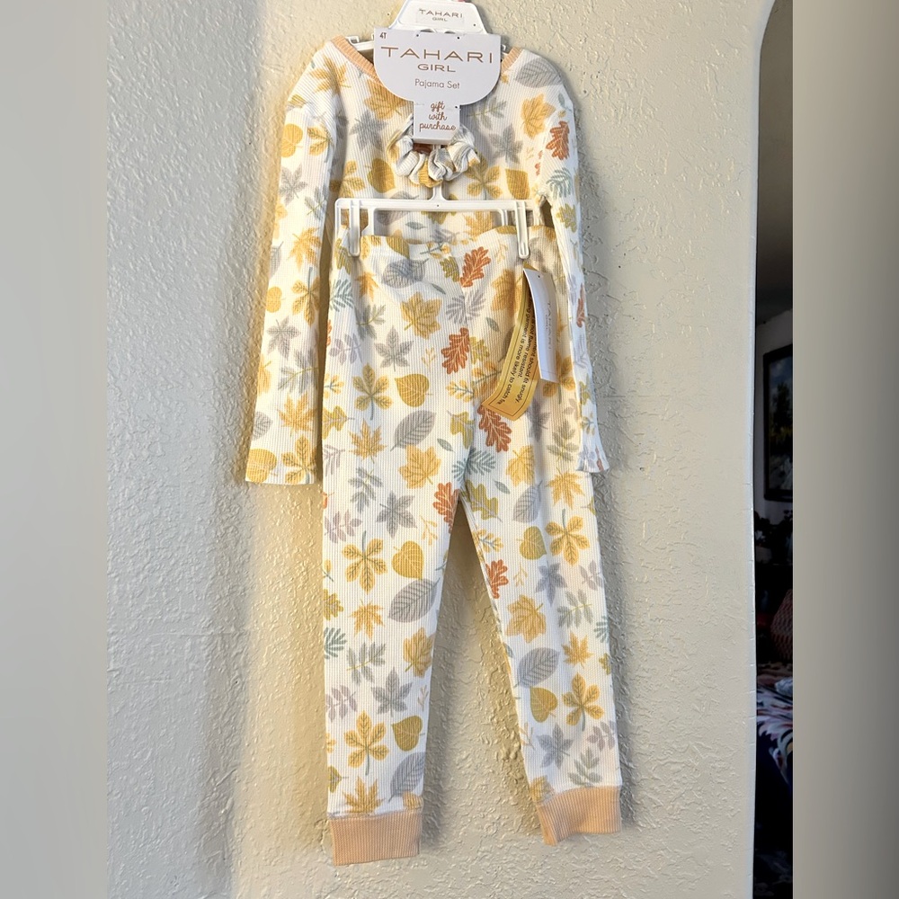 TAHARI 3 pc NWT Pajama Set
